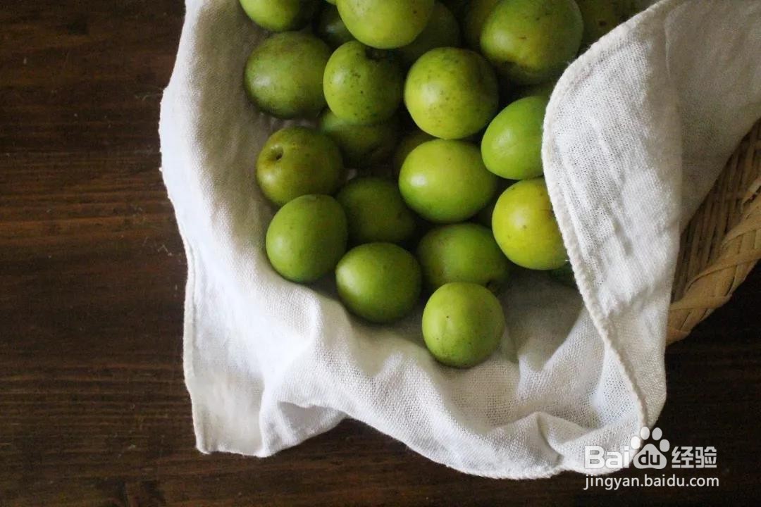 如何自制梅子酒?