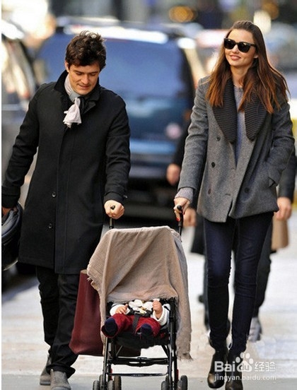 想穿牛仔裤上街该如何搭配呢?