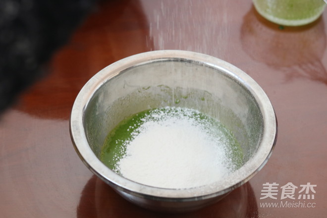 菠菜草莓奶油卷