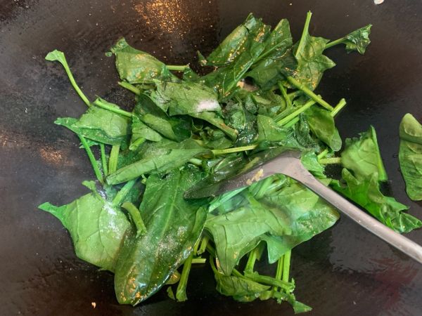 家常菠菜炒鸡蛋