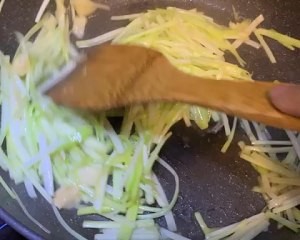 教你怎么做韭黄炒鸡蛋