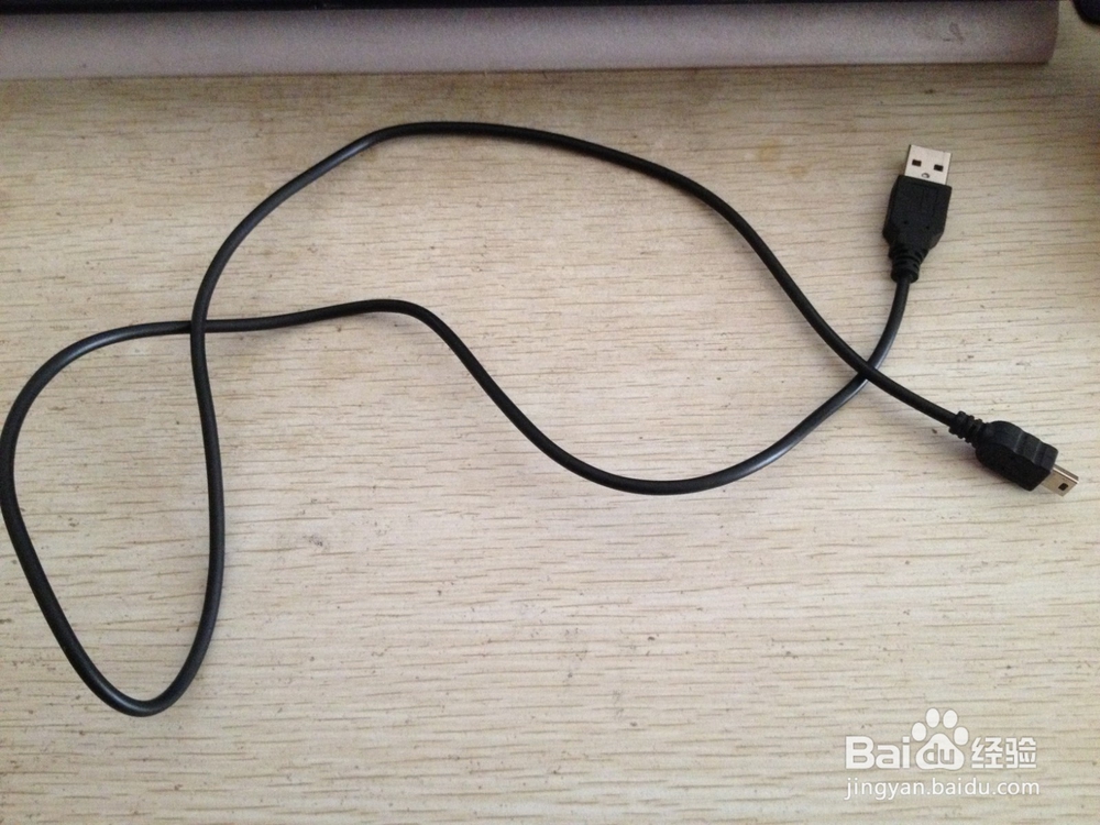 如何用数据线和数据线绑绳做简易手机支架