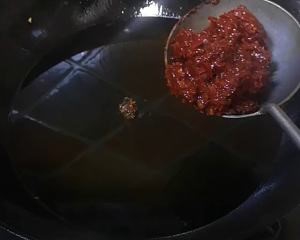 糯香鸭掌干锅怎么做？