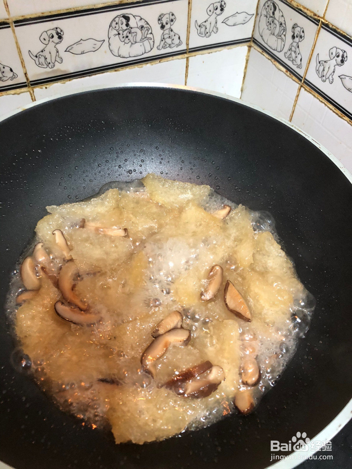 炸猪皮焖白菜的做法