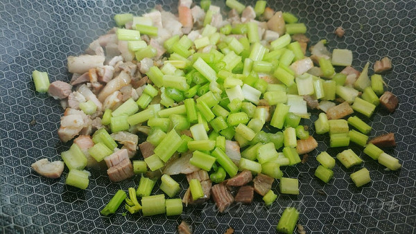 碎肉炸酱干拌面