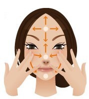 手指巧涂CC霜 打造清新妆容