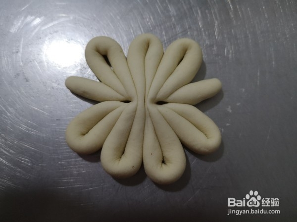 如何做出松软美味的红枣花馒头