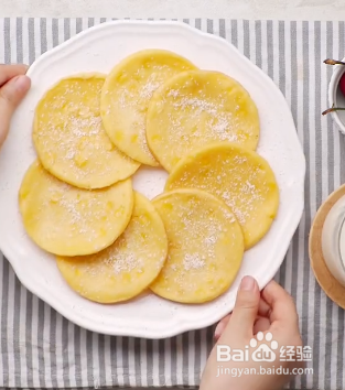 油煎玉米粑粑的做法