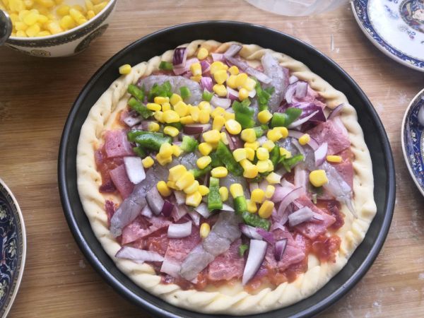 自制海鲜至尊披萨