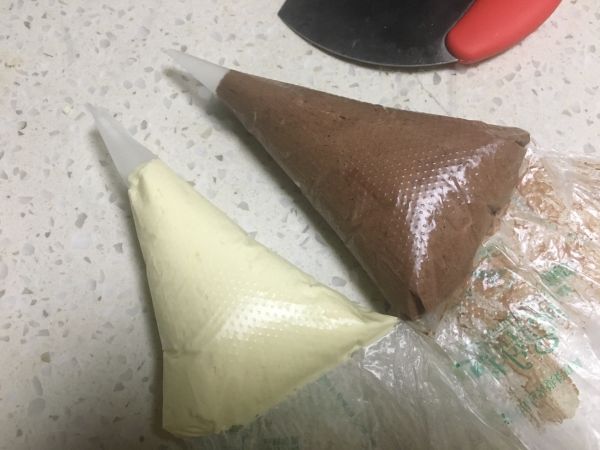 薄脆甜饼蓝莓冰激凌