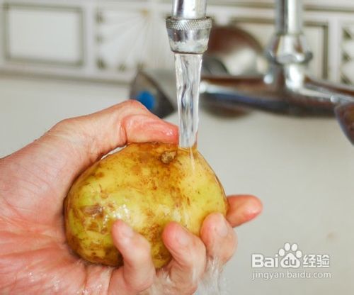 如何在微波炉烤土豆