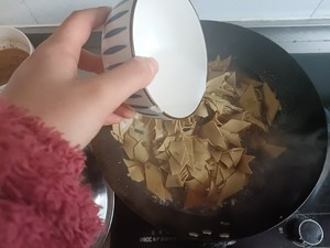 豆皮炒青椒的做法