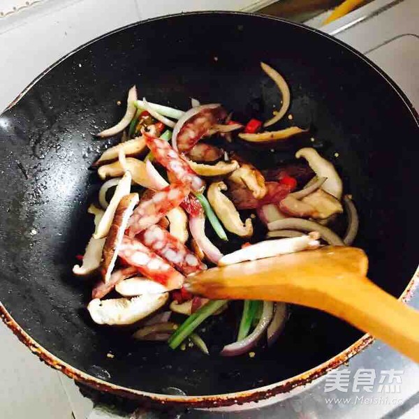 腊肠炒米粉的做法