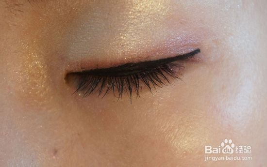 用化妆刷画完美妆容