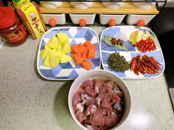 麻辣土豆胡萝卜牛腩