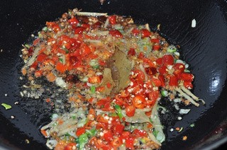 辣椒炒鸡腿肉的做法