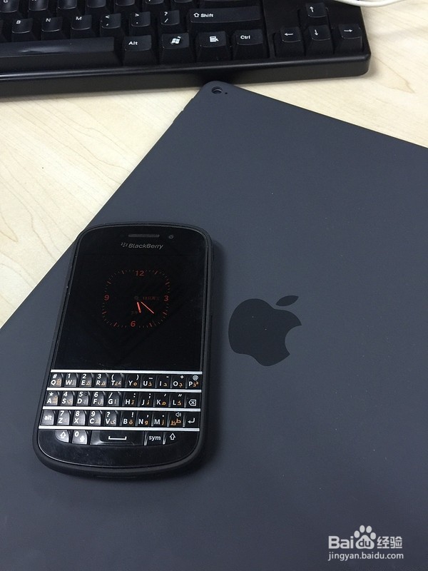 多二才会买这个,iPad Pro 硅胶保护壳 - 炭灰色