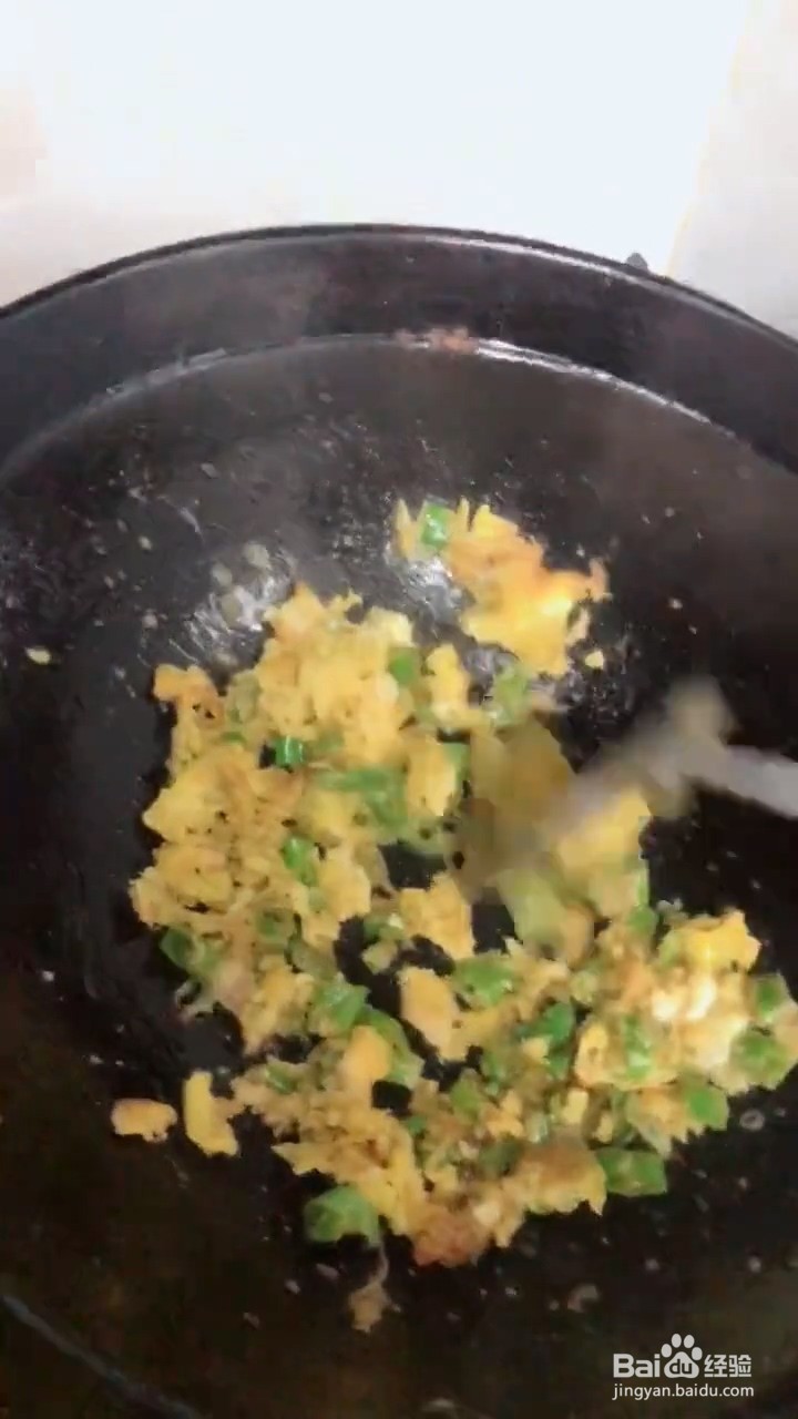 如何自制简单好吃的辣椒炒鸡蛋