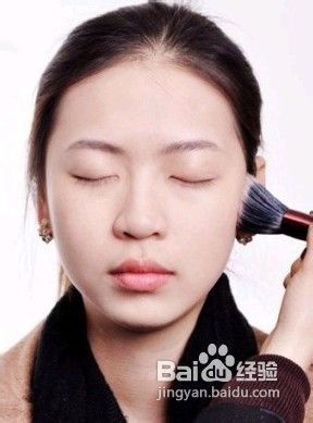 白领丽人如何化淡妆最得体