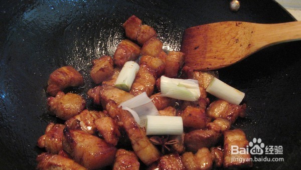 五花肉搭配藕块炖着吃，一个字——香！