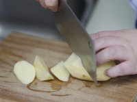 懒人也能煲好汤——排骨炖土豆