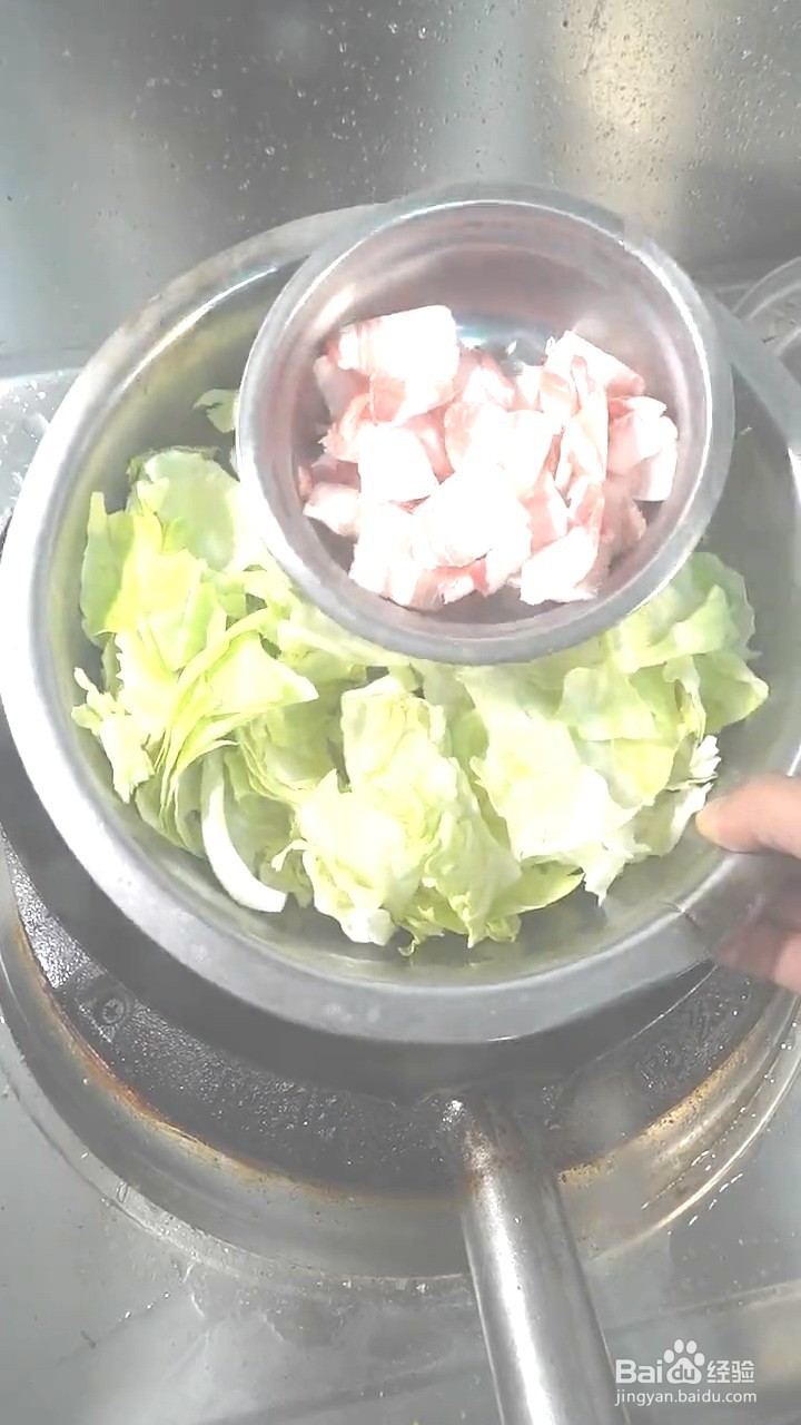 如何做手撕包菜？