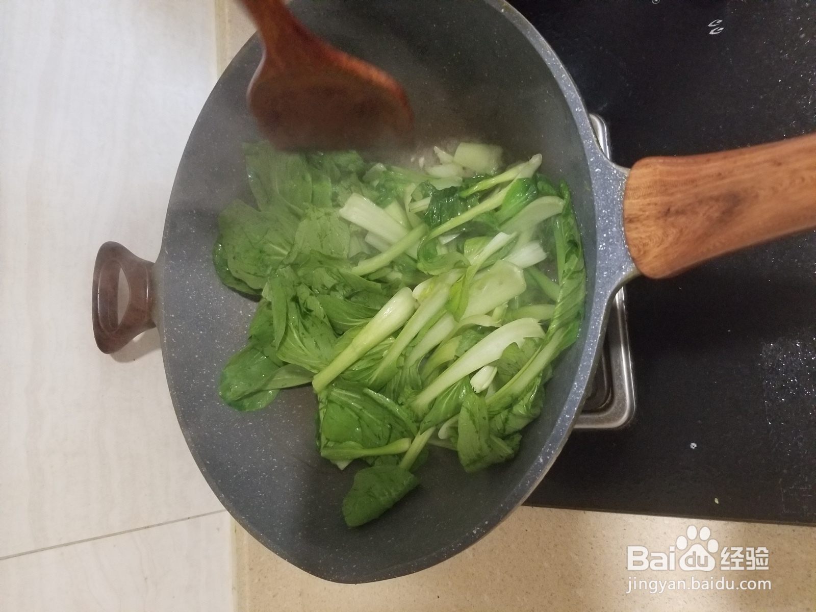 怎么做猪油渣炒小白菜？