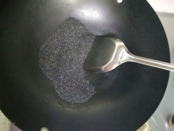 黑芝麻花生牛轧糖