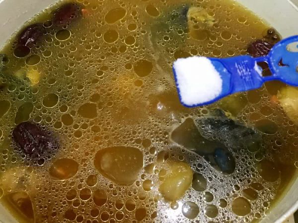 花胶虫草花乌鸡汤