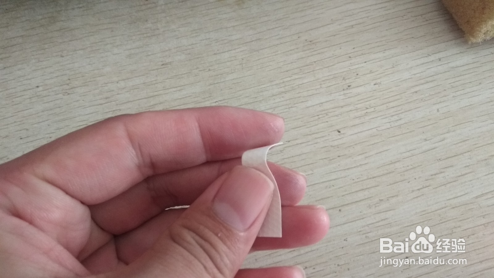 如何用两块小长方形水彩画纸做简易的手机支架