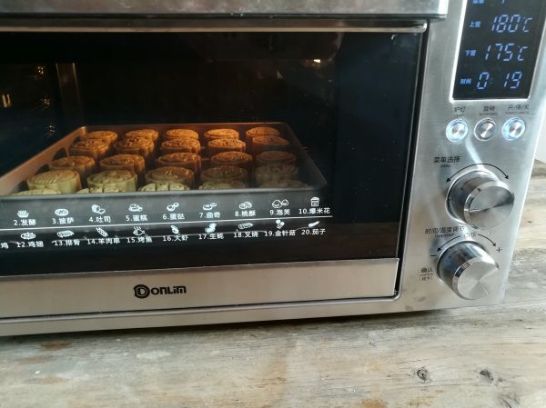 红豆沙蛋黄月饼