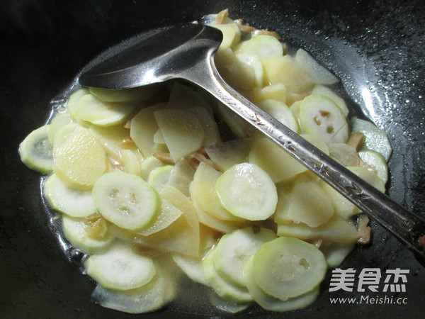 榨菜丝长瓜煮土豆