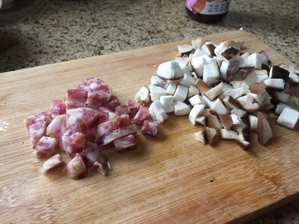 香菇酱炒饭的做法