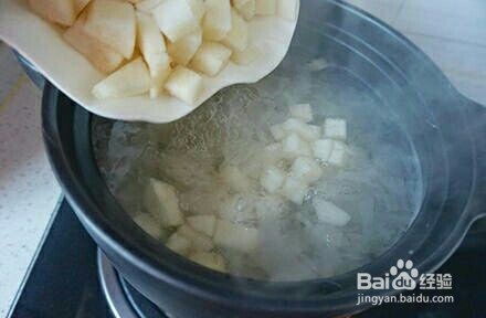 超级好吃的银耳雪梨羹的做法