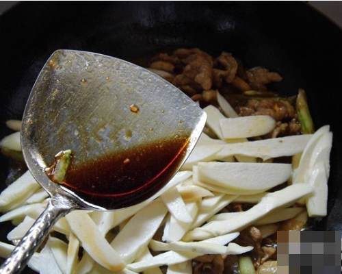 炒鸭肉放什么配菜好吃