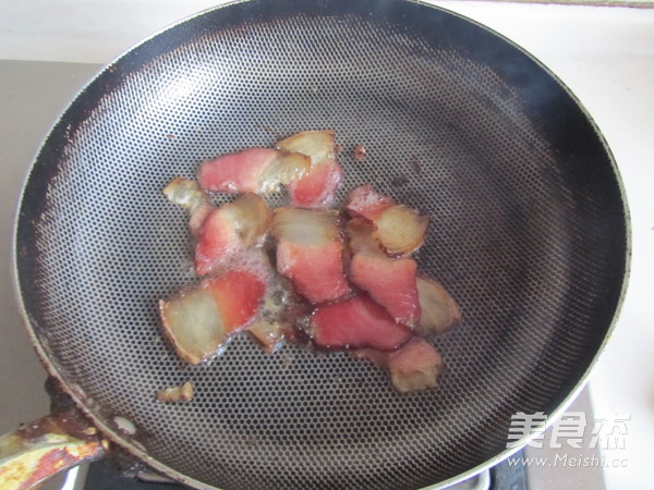 腊肉炒泥蒿的做法
