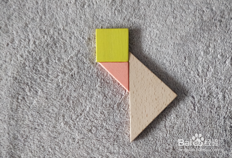 用七巧板怎样拼低下头的长颈鹿？