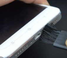 苹果无法充电检测到接口有液体怎么办