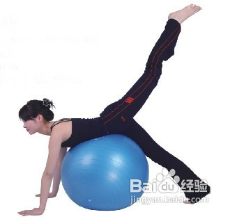 怎样使用健身球来塑身？