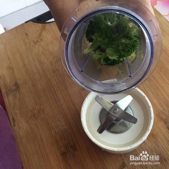 6个月宝宝辅食--西蓝花泥