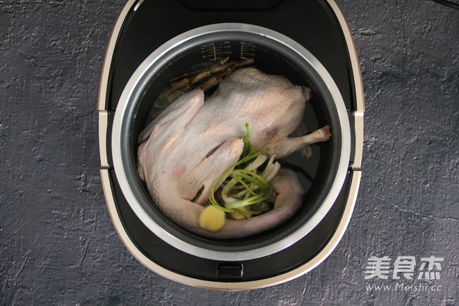 老鸭煲铁釜烧饭就是香