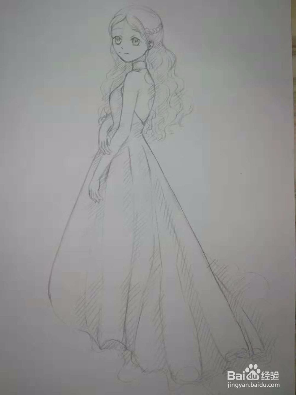 《礼服少女》漫画人物线稿手绘画法教程