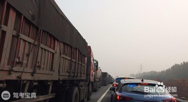 新手行车上路请注意 这样任性容易挨揍