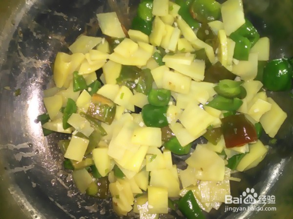 怎么做大辣椒炒土豆片 家常小炒 新手学做菜