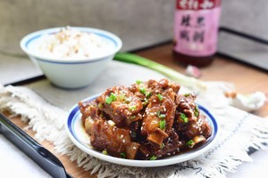 玫瑰糖醋排骨搭配米饭更好吃的做法教程