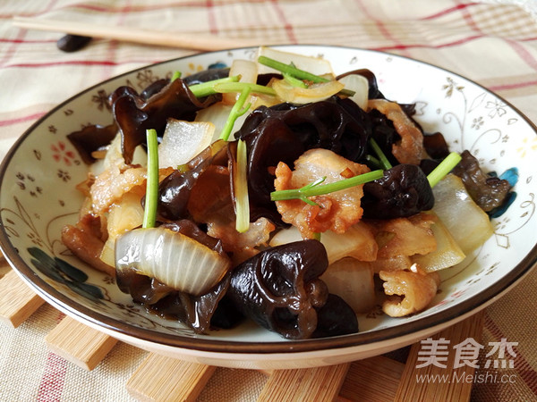 黑木耳洋葱炒五花肉