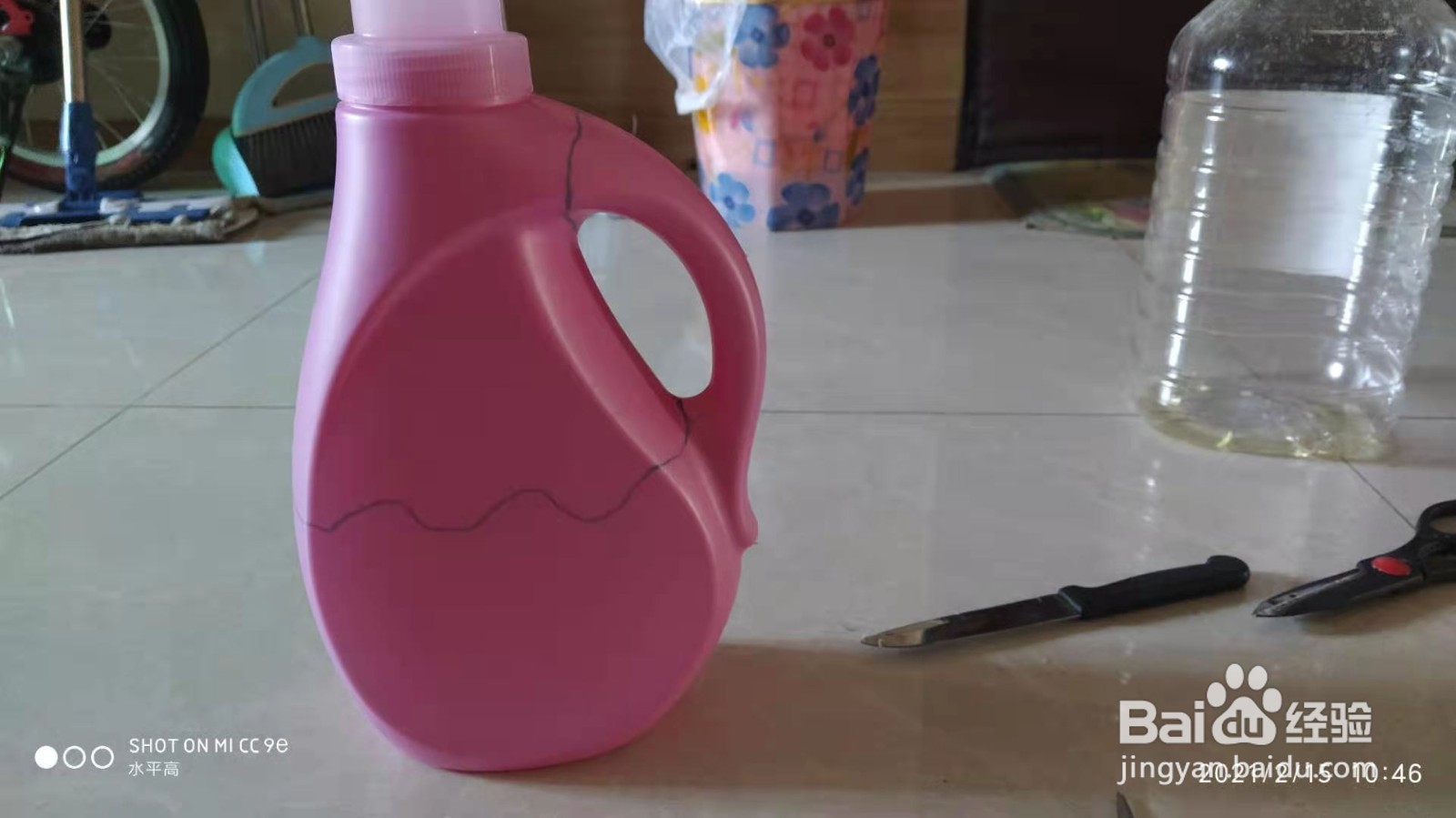 洗衣液瓶制作花瓶的方法