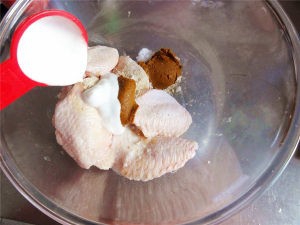 怎么做多汁的咖喱烤鸡翅