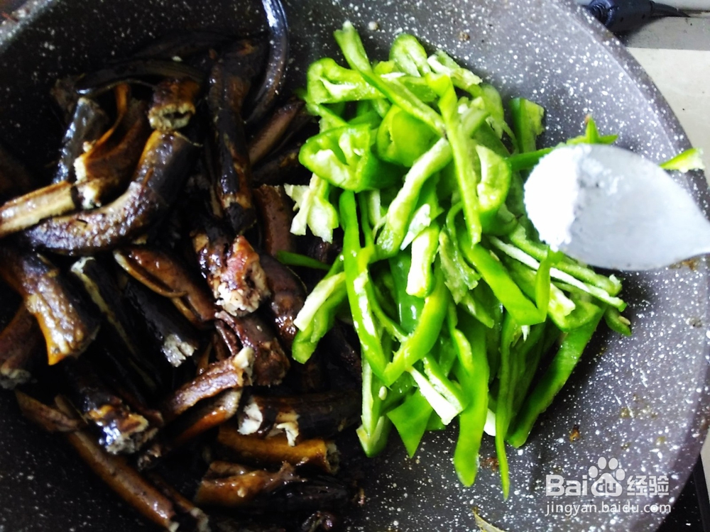 尖椒丝爆黄鳝的做法