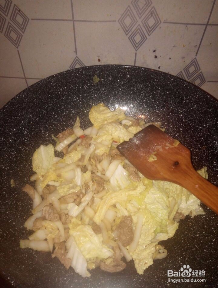 白菜炒牛肉的简单做法